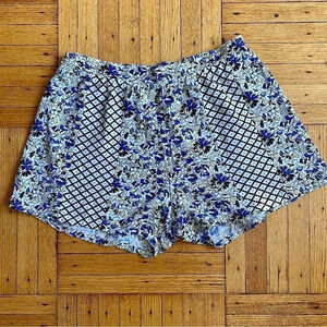 Valija Floral Print Elastic Waist Shorts
